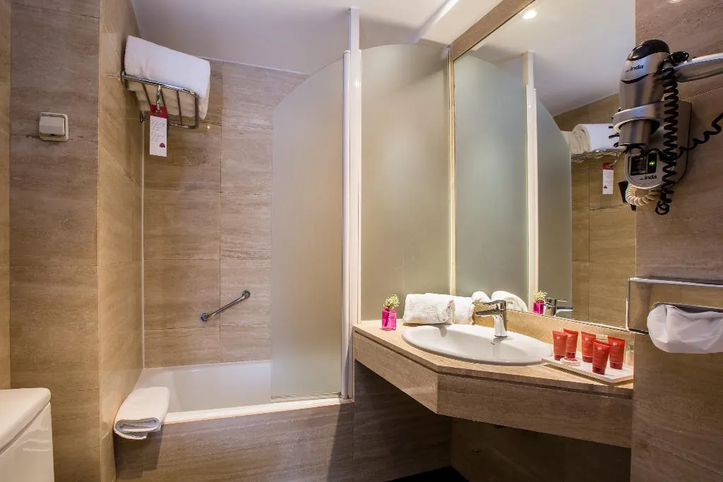 SINGLE COMFORT Room, Leonardo Hotel Madrid City Center, Madrid