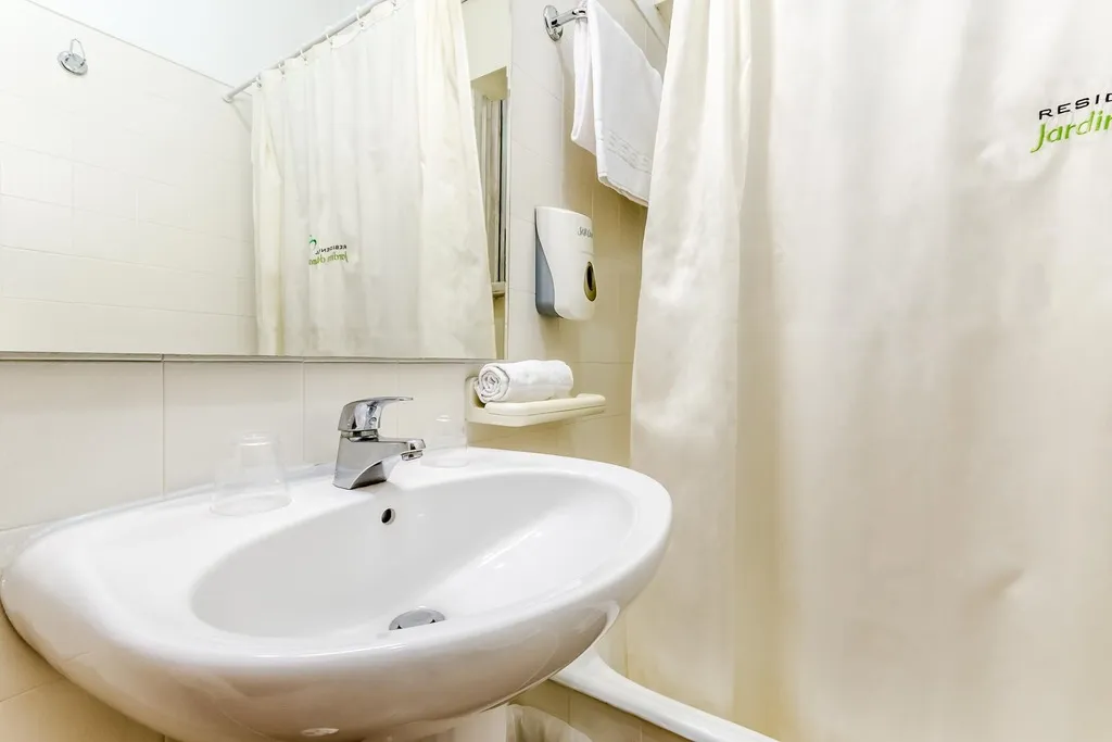 TRIPLE STANDARD Room, Jardim da Amadora, Lisbon