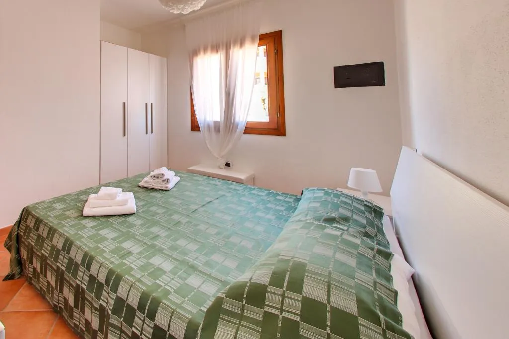 APARTMENT CAPACITY 6 Room, Reggia Di Nausicaa, Olbia
