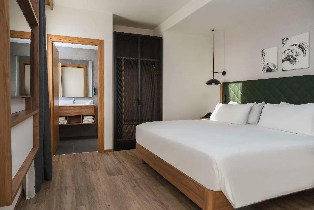 JUNIOR SUITE KING SIZE BED Room, Hilton Garden Inn Padova City Centre, Venice