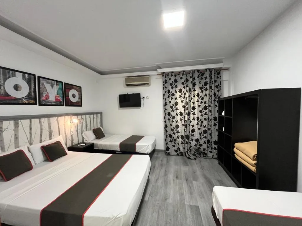 QUADRUPLE STANDARD Room, Hello Feria, Madrid
