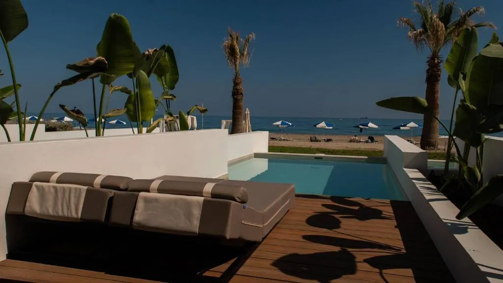 STUDIO WITH PRIVATE POOL Room, Iperion Beach, Crete