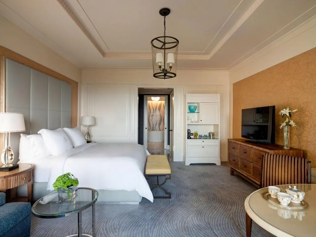 Room, Four Seasons Resort Dubai at Jumeirah Beach, Dubai