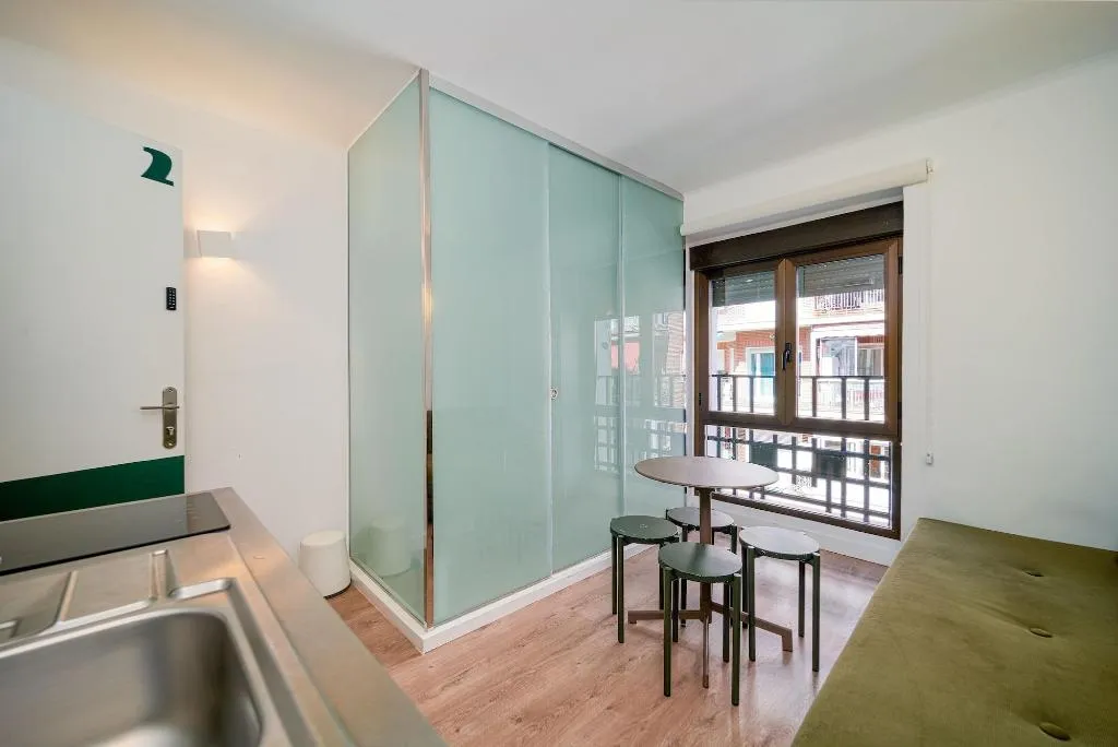 Room, Angelitomad, Madrid