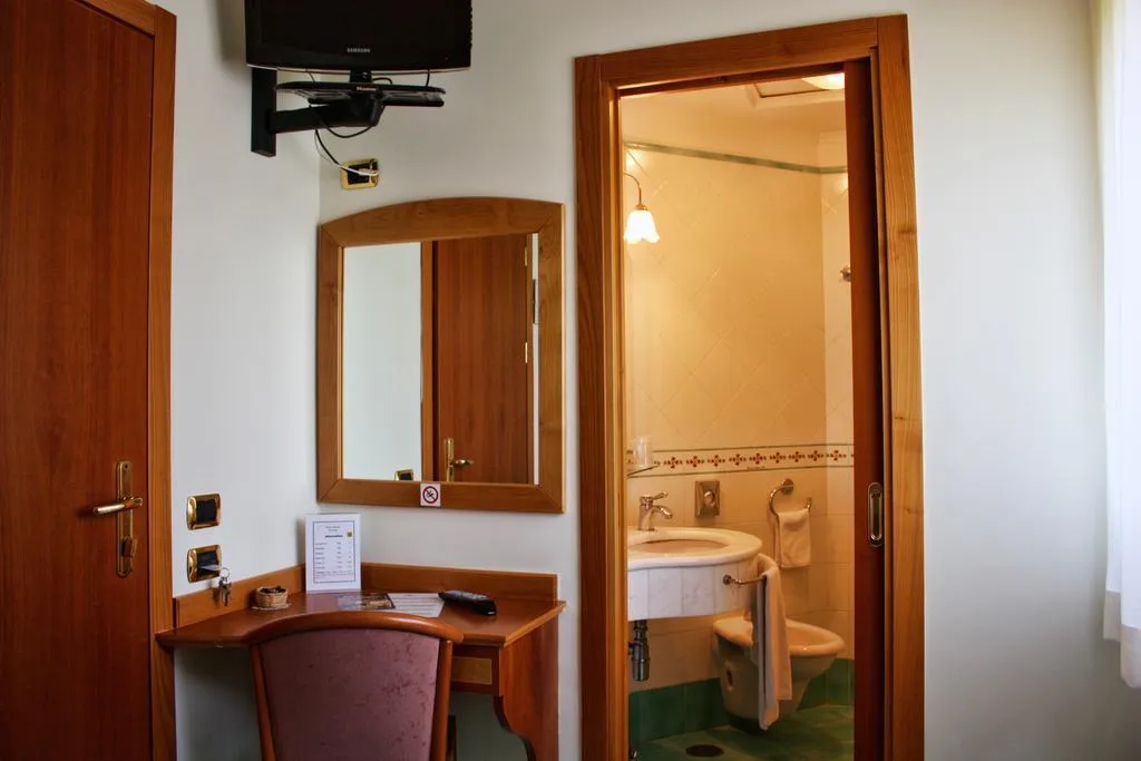 DOUBLE SINGLE USE STANDARD Room, Hotel Savoia, Naples