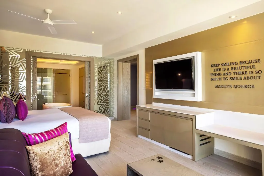 JUNIOR SUITE STANDARD Room, Planet Hollywood Adult Scene - All-Inclusive Resor, Cancun Area