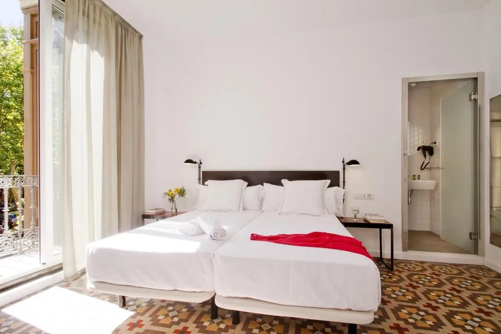 Room, Som Nit Triomf, Barcelona