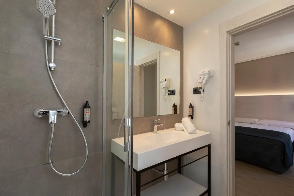 DOUBLE STANDARD Room, Porcel Ganivet, Madrid