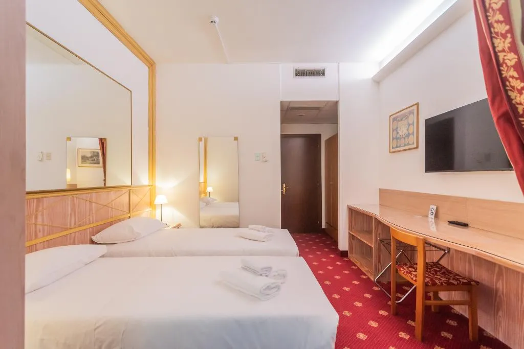 TWIN STANDARD Room, Polo, Milan