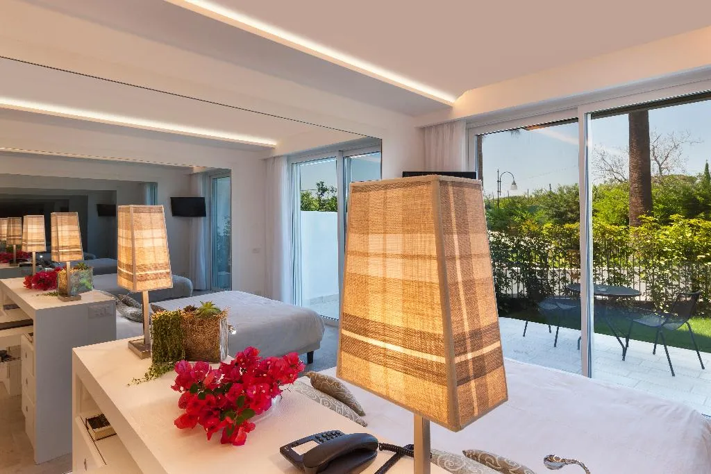 Double or Twin GARDEN VIEW Room, Hotel Alpha, Naples