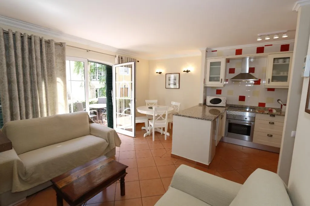 APARTMENT TWO BEDROOMS Room, Apartamentos The Old Village by Village 4u, Algarve