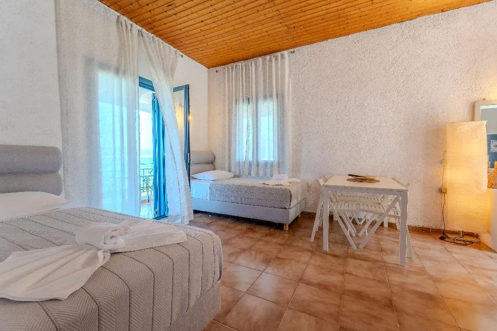 APARTMENT SEA VIEW WITH BALCONY Room, Metaxatos Apartments, Kefallinia