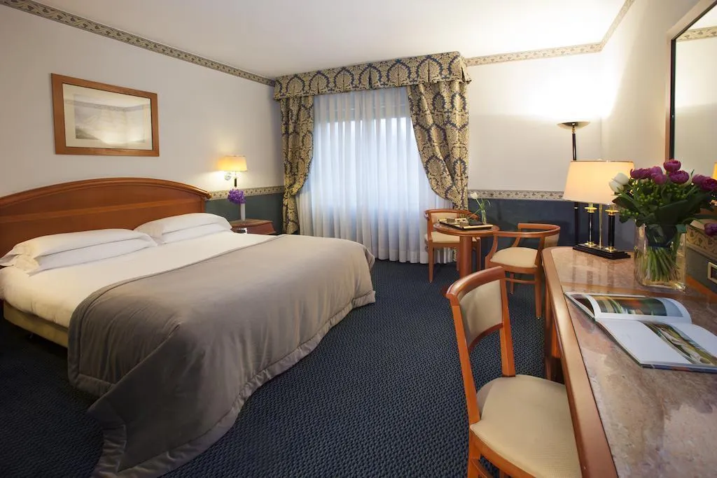 Double or Twin CLASSIC Room, Starhotels Vespucci, Florence