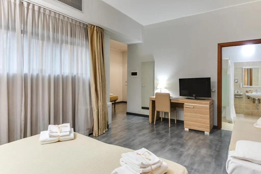QUADRUPLE THREE BEDS Room, Phi Hotel Garden Area Roma Eur, Rome