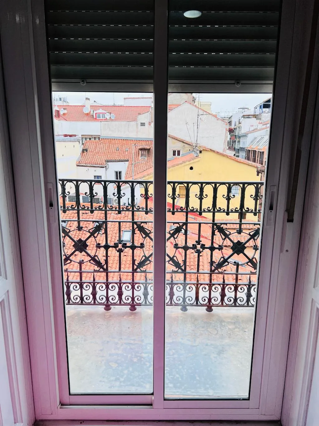 TRIPLE WITH SHARED BATHROOM Room, Hostal Numancia, Madrid