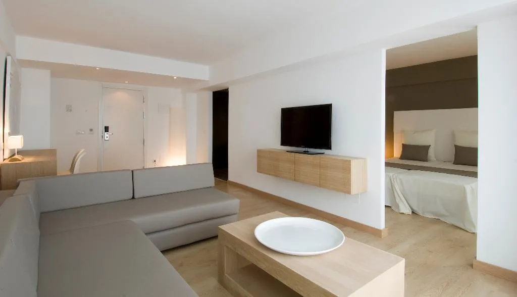 SUITE CAPACITY 4 Room, Playa Esperanza Suites, Majorca