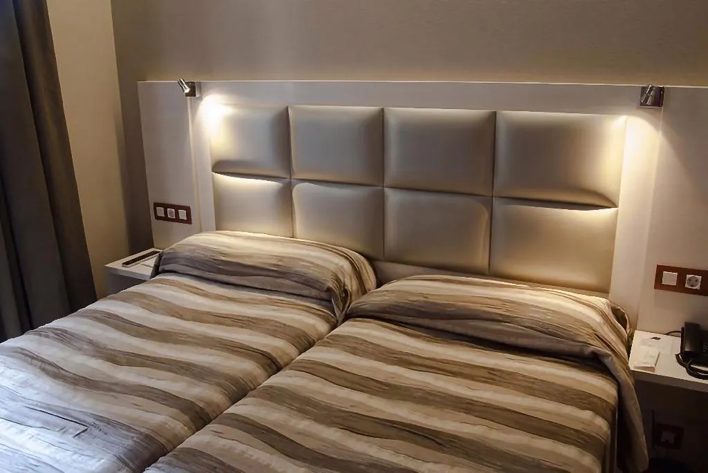 TRIPLE STANDARD Room, Barcelona House, Barcelona