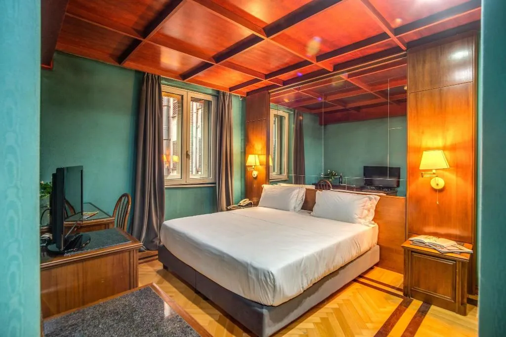 DOUBLE SUPERIOR QUEEN BED Room, Madison, Rome
