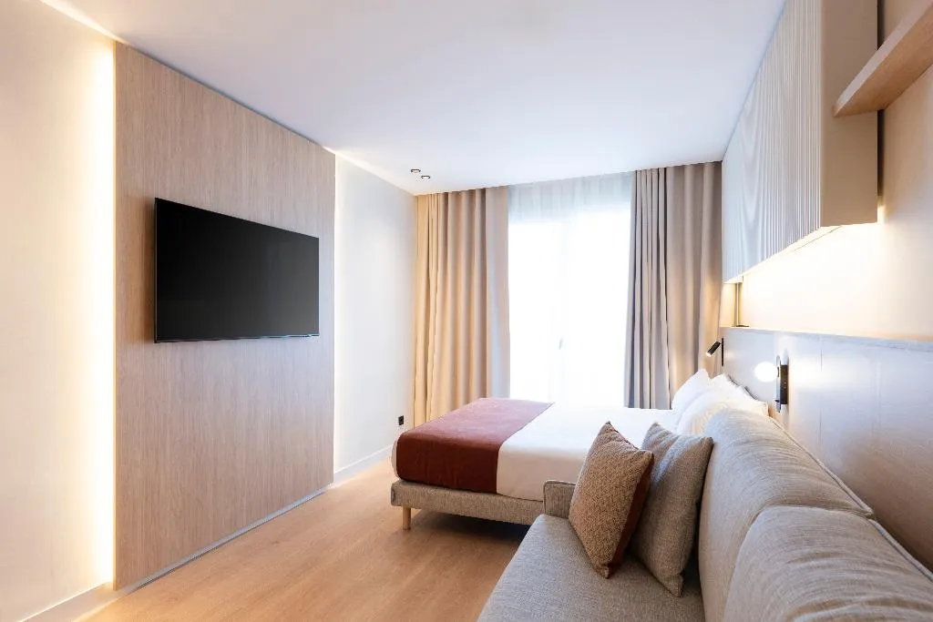 QUADRUPLE SUPERIOR Room, Aparthotel Atenea Calabria, Barcelona
