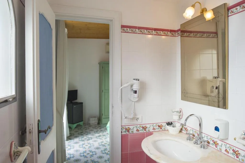 Room, La Maliosa D' Arienzo, Naples