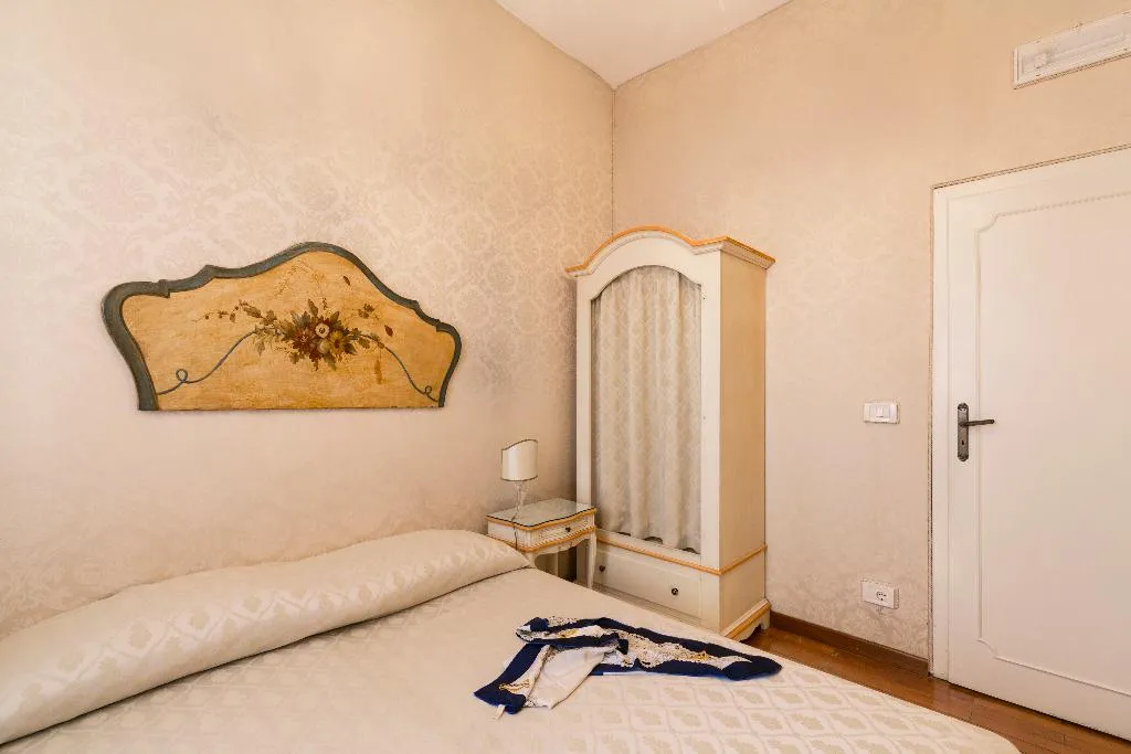 QUADRUPLE CLASSIC Room, Palazzo Guardi, Venice
