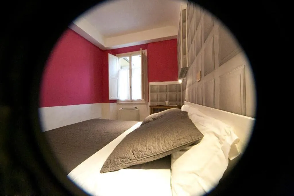 Room, Nella, Florence