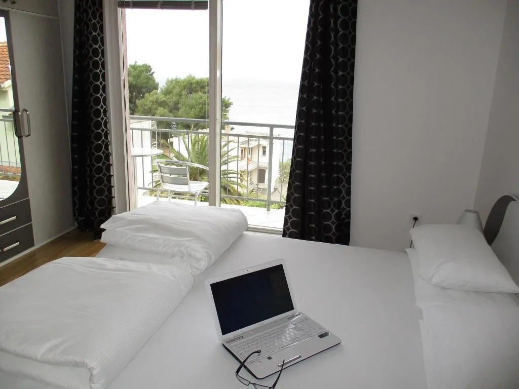 Room, Pink Inn, Split