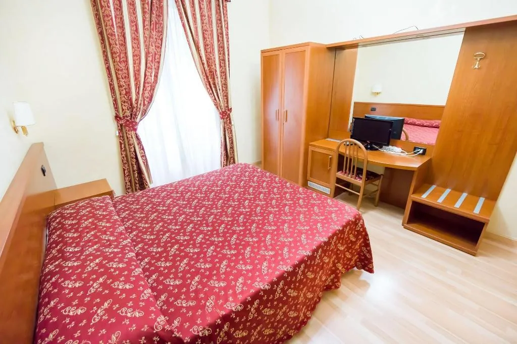 Room, Funny Palace Hostel, Naples