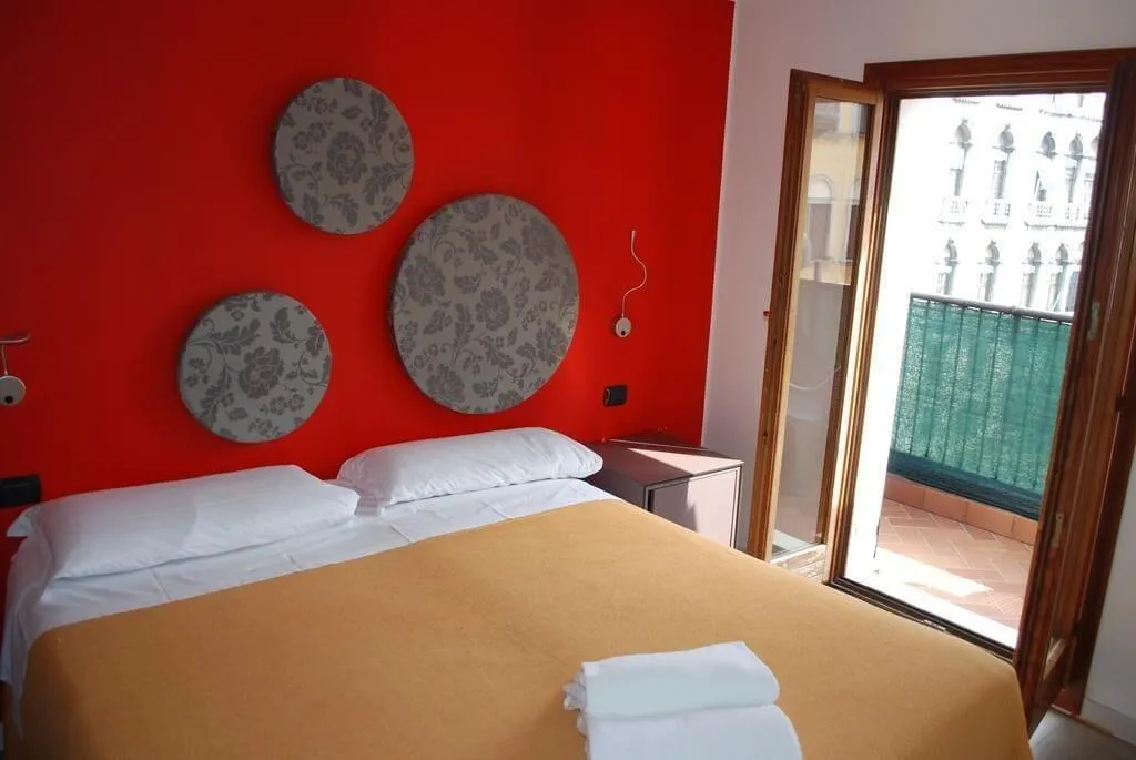 Room, San Geremia, Venice