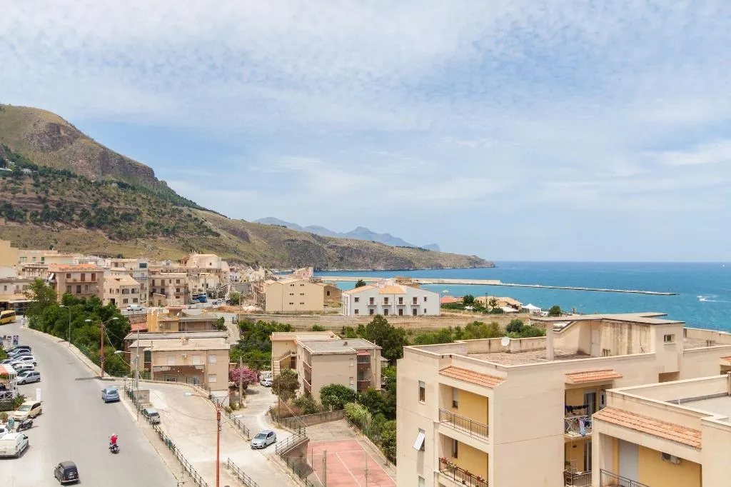 General view, B&B A Mare, Palermo