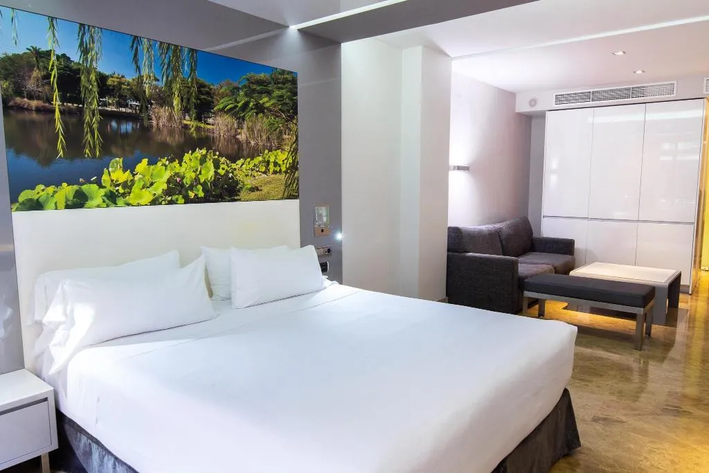 Room, VP Madroño, Madrid