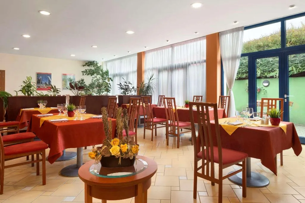 Restaurant, Ramada Airport Prague, Prague