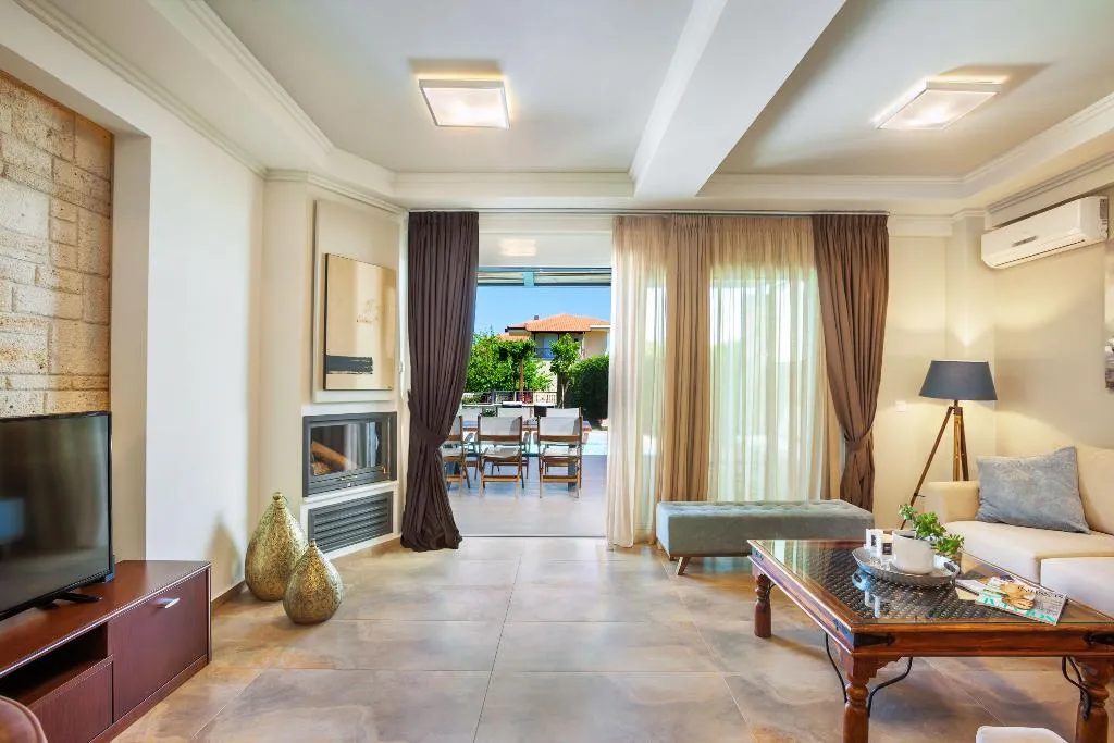 VILLA FOUR BEDROOMS WITH PRIVATE POOL Room, Sunny Villas and Spa, Halkidiki
