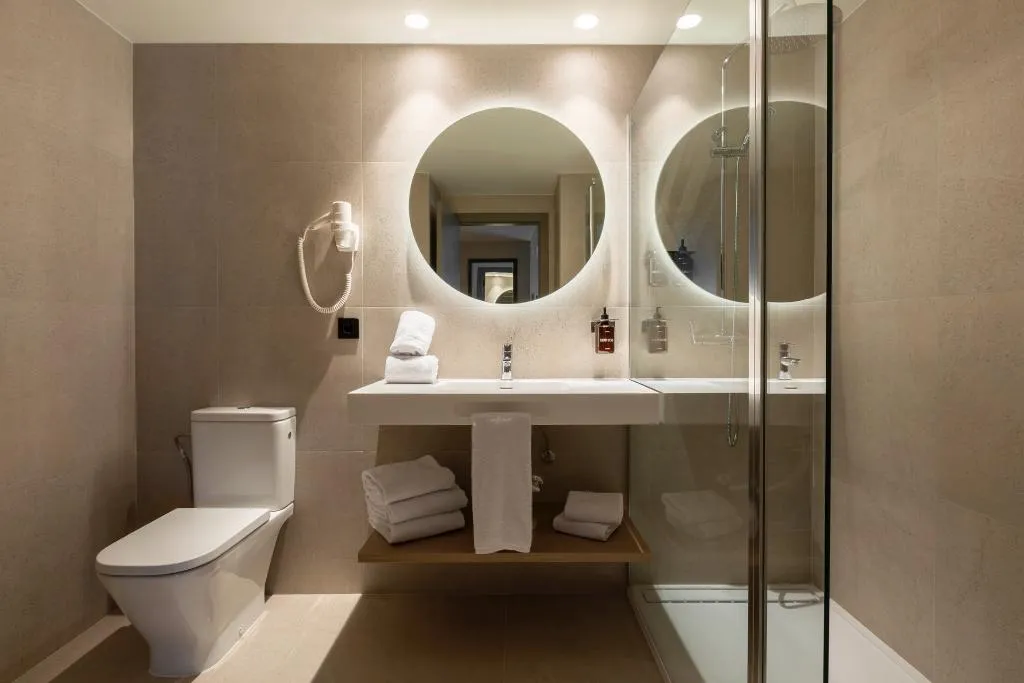 Double or Twin SUPERIOR Room, Acta Piramides, Madrid