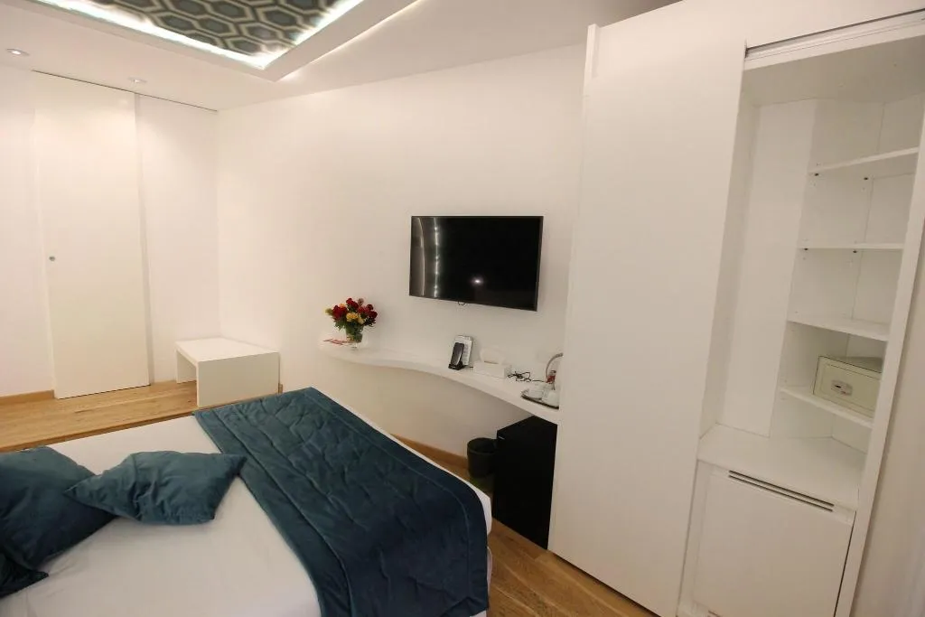 Double or Twin CITY VIEW Room, Albergo Abruzzi, Rome