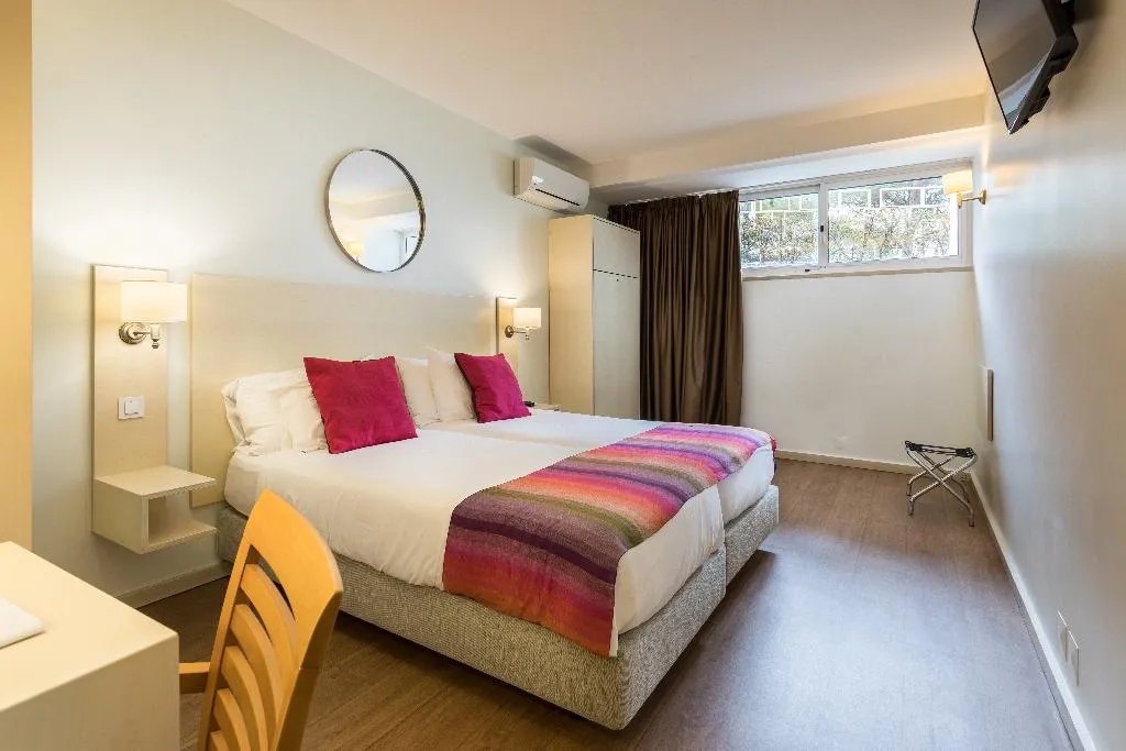 TWIN ECONOMY Room, Londres Estoril Hotel, Lisbon