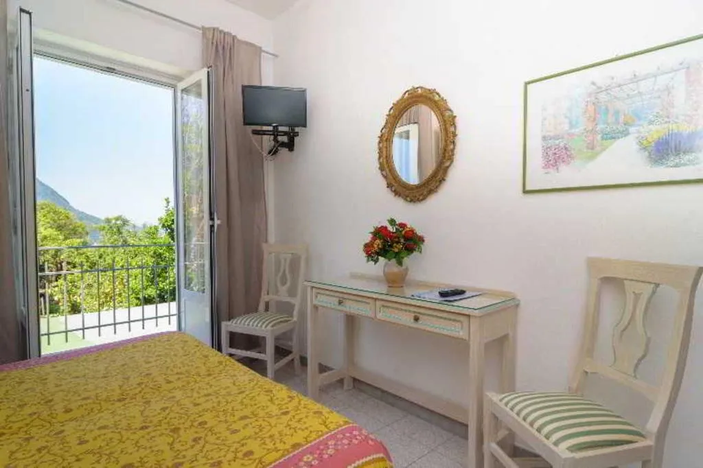 Room, Villa Fiorentina, Naples