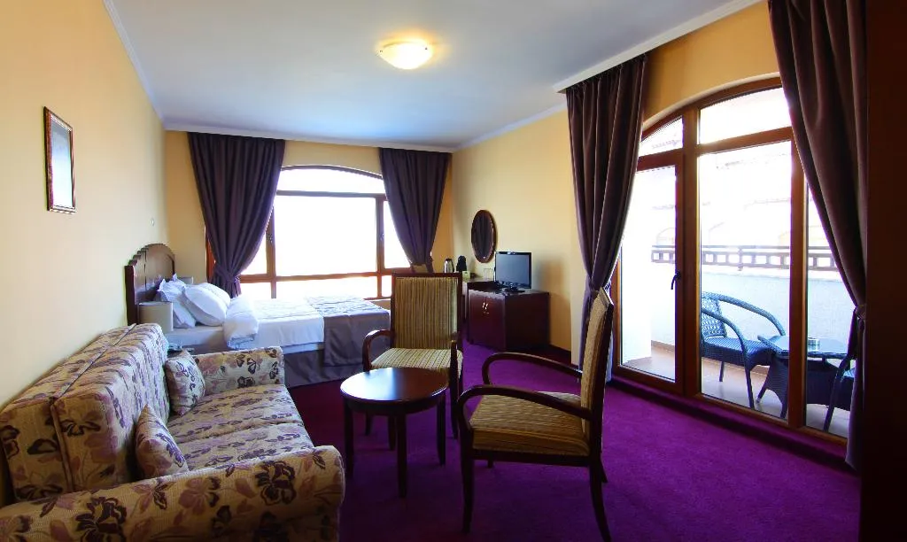 JUNIOR SUITE DELUXE Room, The Vineyards Spa Resort, Bourgas