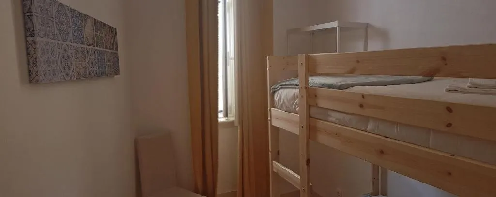 Room, Dukostel, Lisbon