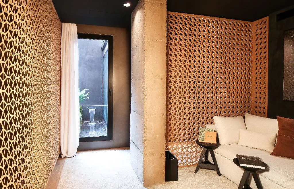 Sports and Entertainment, Claris and Spa, Barcelona