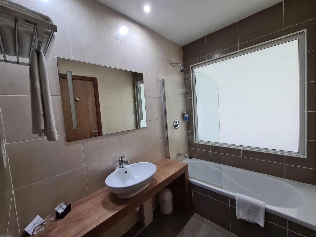 Room, Water's Edge, Malta