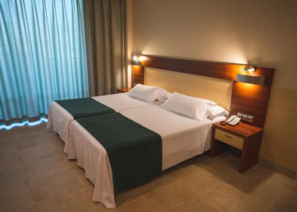 TRIPLE STANDARD Room, Deloix Aquacenter, Costa Blanca