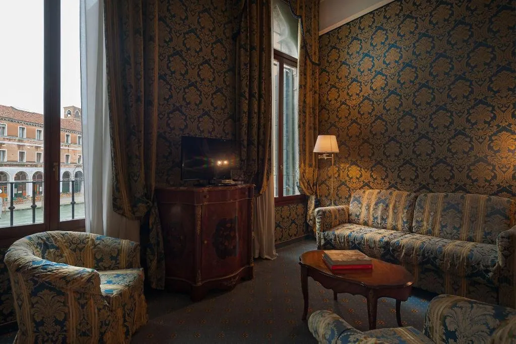 Room, Hotel Al Ponte Antico, Venice