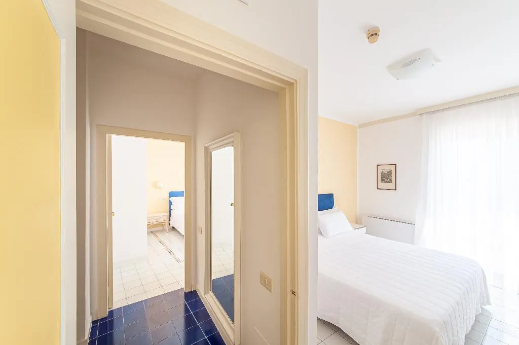 FAMILY ROOM SEA VIEW WITH TERRACE Room, Hotel Club Due Torri, Naples
