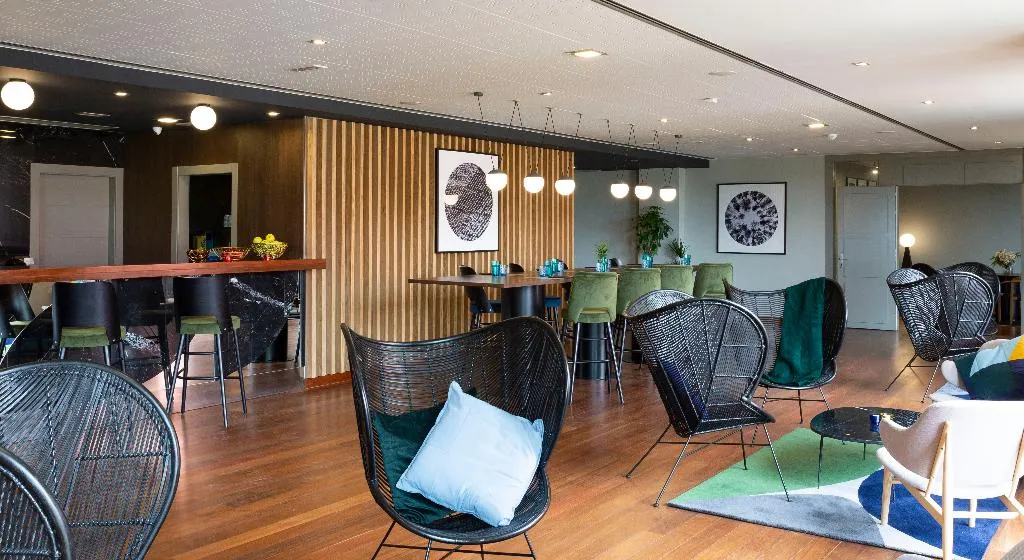 Bar, Dolce By Wyndham Barcelona Resort, Barcelona