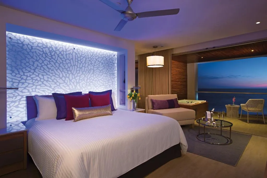 JUNIOR SUITE RUN OF HOUSE Room, Breathless Riviera Cancun Resort and Spa, Cancun Area