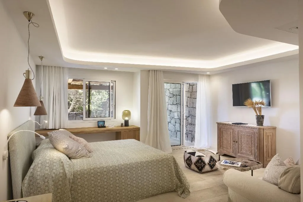 JUNIOR SUITE DELUXE ONE BEDROOM Room, Grand Relais dei Nuraghi, Olbia