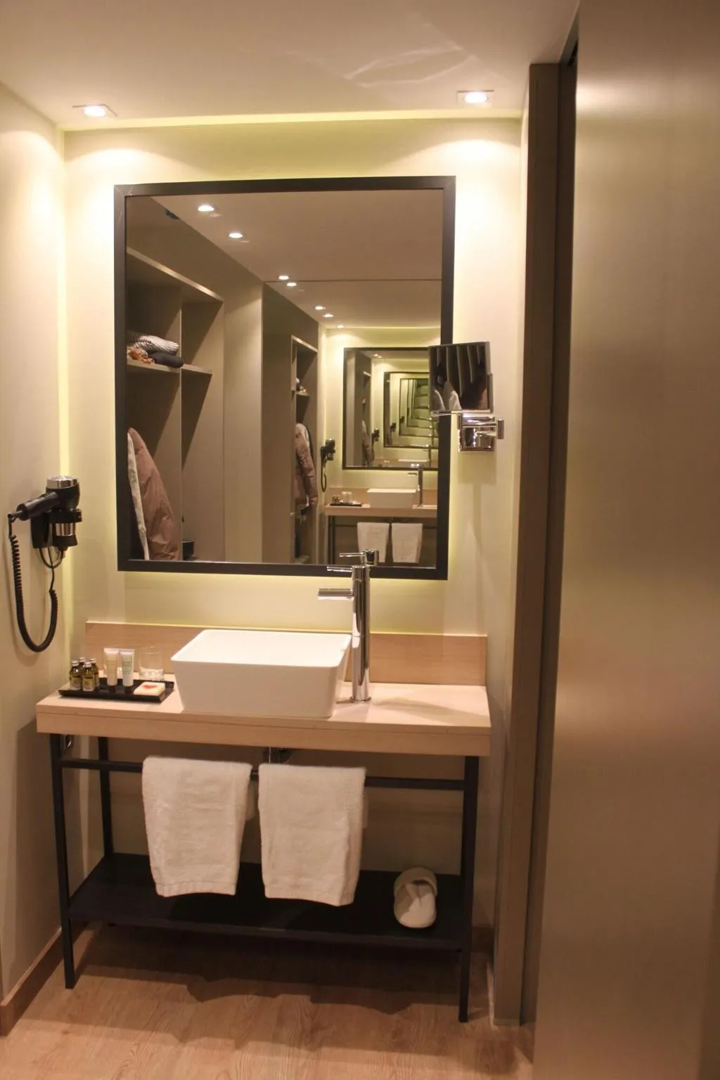 Room, Hotel Well And Come, Barcelona