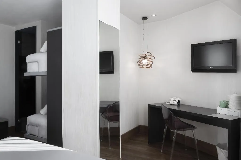 Room DELUXE WITH TERRACE Room, Petit Palace Plaza Mayor, Madrid