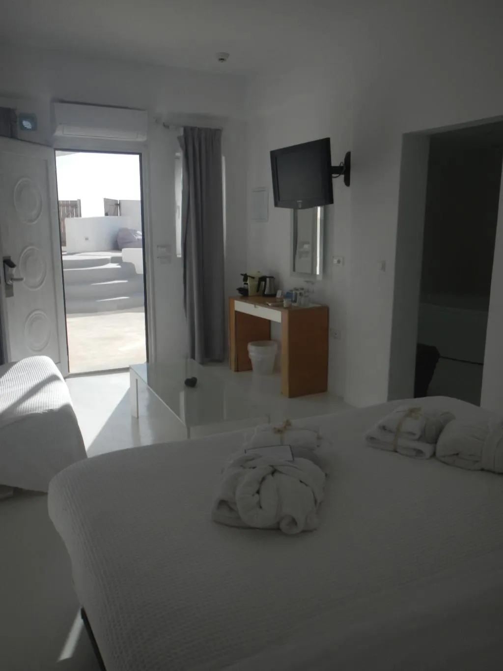 TRIPLE DELUXE Room, Rocabella Santorini Hotel & Spa, Santorini